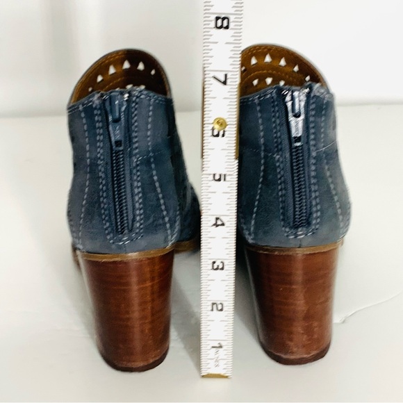 Sofft Westwood II Laser-Cut Ankle Boots Denim Blue Suede Upper Chunky Heels Sz 8 - Picture 8 of 11